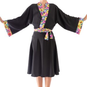 Kimono corto negro y flores